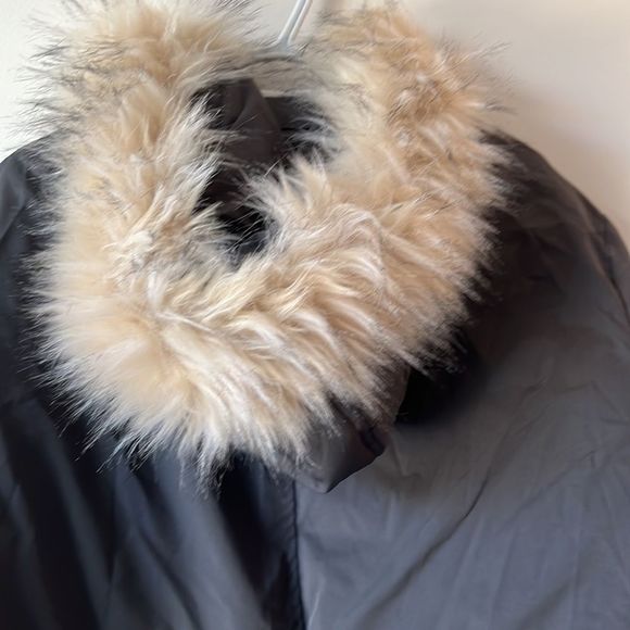 NUTEXROL Women's Heavy Thicken Puffer Down Warm Parka with Faux Fur Hood - Picture 7 of 17